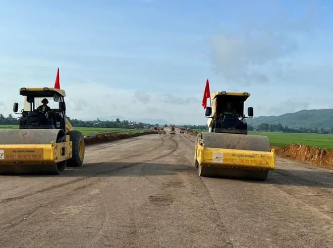 La inversión pública, especialmente en infraestructura urbana, de transporte y energética, será crucial para potenciar este crecimiento, siempre que las autoridades puedan ampliarla y garantizar la eficiencia del gasto. (Fuente: Vietnamplus) capture.jpg