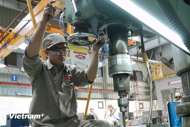 Las empresas aplican alta tecnología para aumentar la productividad laboral. (Fuente: Vietnamplus) nhh7.jpg