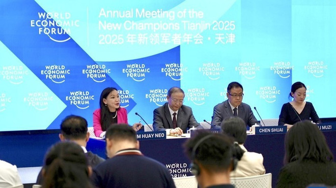 Una rueda de prensa sobre la Conferencia de Pioneros del Foro Económico Mundial. (Foto: Xinhua) dfhdh.jpg