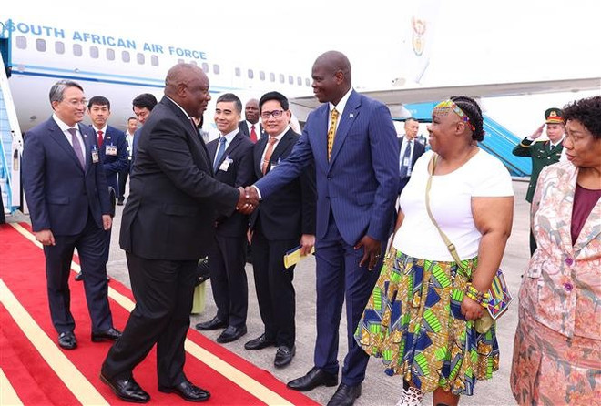 El presidente sudafricano Cyril Ramaphosa inicia visita a Vietnam. (Fuente: VNA) vna-potal-tong-thong-nam-phi-bat-dau-tham-cap-nha-nuoc-toi-viet-nam-8357275.jpg