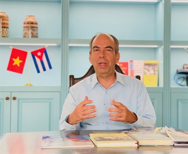 El embajador de Cuba en Vietnam, Rogelio Polanco Fuentes, en la entrevista. (Fuente: VNA) 445574-img-6718.jpg