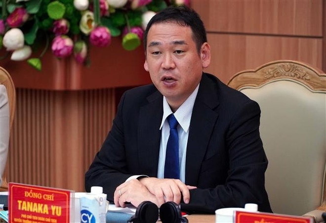 Tanaka Yu, vicepresidente del Presidium y jefe interino del Secretariado del Partido Comunista de Japón, habla en el evento. (Fuente: VNA) vna-potal-dang-cong-san-viet-nam-va-dang-cong-san-nhat-ban-trao-doi-ly-luan-lan-thu-11-8186834.jpg