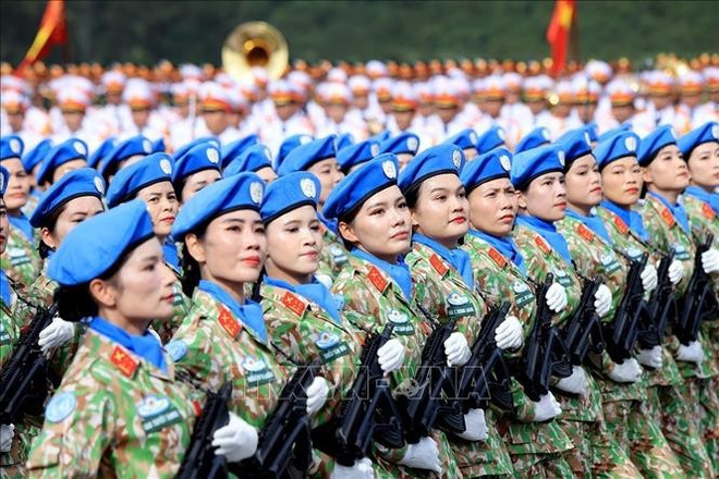 Unidad de Mujeres de Mantenimiento de la Paz de Vietnam en una sesión de entrenamiento. (Foto: VNA) dieu-binh-ok.jpg