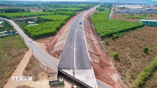 Proyecto Componente 3 de la autopista Bien Hoa-Vung Tau. (Foto: VNA) giai-ngan-von-dau-tu-cong-1108.jpg