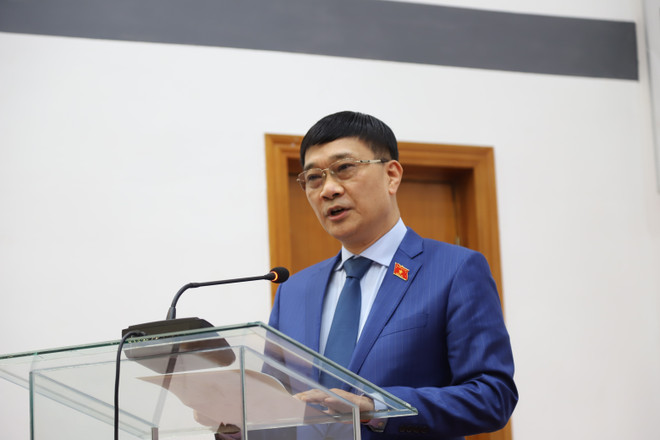 El vicepresidente de la Asamblea Nacional de Vietnam Vu Hong Thanh habla en el evento. (Fuente: VNA) vna-potal-hoi-thao-chinh-sach-va-hop-tac-kinh-te-viet-nam-cote-divoire-thanh-tuu-va-trien-vong-8143409.jpg