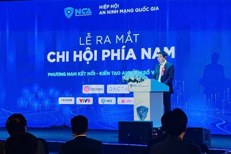 El teniente general Nguyen Minh Chinh, vicepresidente permanente de la NCA, habla en el evento. (Fuente: VNA)