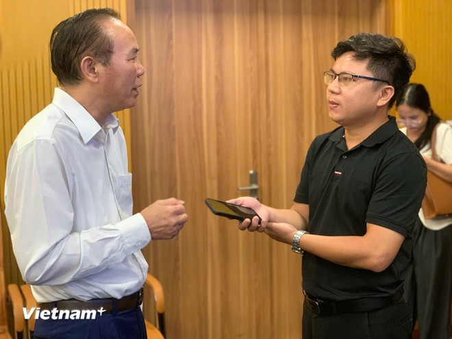 El viceministro de Agricultura y Medio Ambiente Phung Duc Tien responde a las preguntas del reportero del periódico electrónico VietnamPlus. (Foto: Vietnam+) thu-truong-phung-duc-tien.jpg