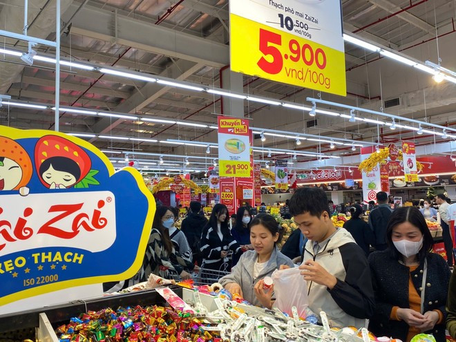 Los programas de estímulo al consumo generan un impulso importante para el mercado minorista. (Foto: Vietnam+) img-8267.jpg
