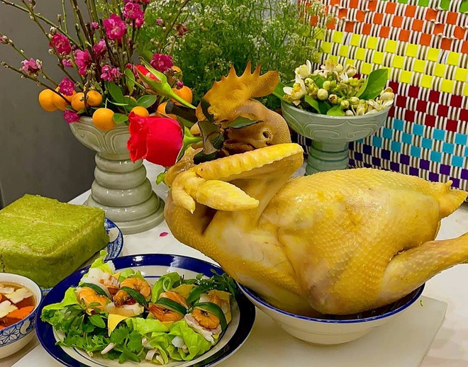 El pollo hervido decorado con una rosa en la boca. a2.jpg