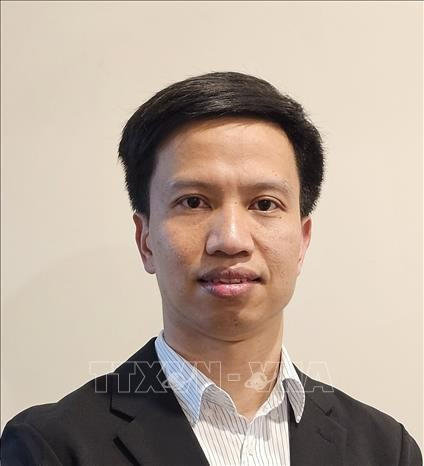El profesor asociado Pham Duc Son, actualmente trabaja en la Facultad de Ciencias Eléctricas, Informáticas y Matemáticas de la Universidad de Curtin y también preside la rama de la IEEE Computer Society en Australia Occidental. (Foto: VNA) pham-duc-son.jpg