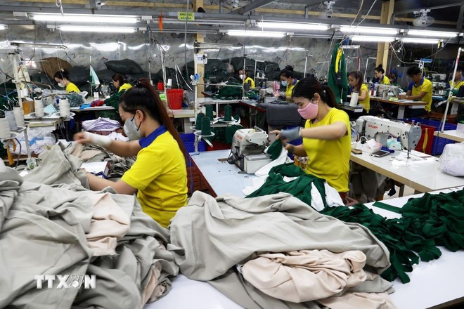 Fábrica procesadora de textiles y prendas de vestir para exportación. (Foto: VNA) xuong-gia-cong-hang-det-may-xuat-khau-anh-ttxvn.jpg