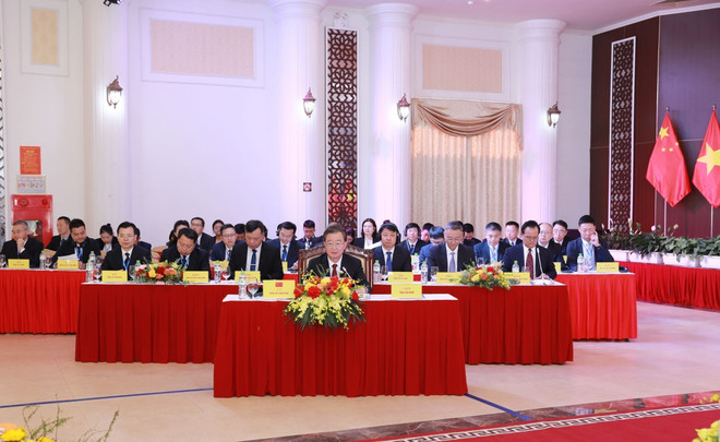 La delegación de Yunnan (China) en la cita (Foto: VNA) vna-potal-hoi-nghi-thuong-nien-lan-thu-5-giua-cac-bi-thu-tinh-uy-4-tinh-bien-gioi-phia-bac-va-tinh-van-nam-trung-quoc-8374542.jpg