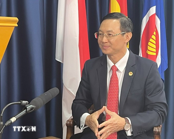 El embajador de Vietnam en Singapur, Tran Phuoc Anh, en una entrevista concedida a la Agencia Vietnamita de Noticias (Foto: VNA) 0603-khoa-hoc-viet-nam-singapore-1.jpg