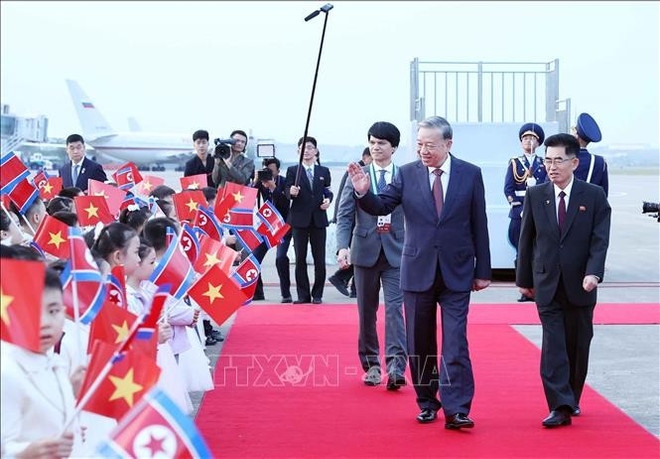 El secretario general To Lam fue recibido en el Aeropuerto Internacional de Pyongyang. (Foto: VNA) tbt3.jpg