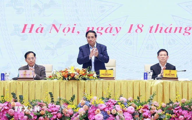 El primer ministro de Vietnam, Pham Minh Chinh, preside la primera reunión del Comité Directivo sobre el desarrollo de ciencia, tecnología, innovación, transformación digital y el Proyecto 06 del Gobierno. (Foto: VNA) thu-tuong-ban-06-3.jpg