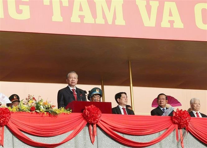 El secretario general To Lam pronuncia un discurso en conmemoración del 80.º aniversario de la Revolución de Agosto y el Día Nacional, el 2 de septiembre. (Foto: VNA) vna-potal-le-ky-niem-dieu-binh-dieu-hanh-80-nam-cach-mang-thang-tam-va-quoc-khanh-2-9-8250245.jpg