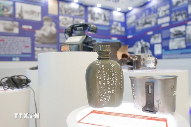 Objetos en el stand de VNA en la Exposición de Logros Nacionales "80 Años de Independencia, Libertad y Felicidad". (Foto: VNA) gian-hang-7.jpg