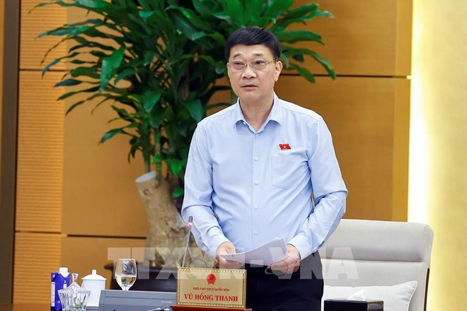 El vicepresidente de la Asamblea Nacional Vu Hong Thanh en el evento (Foto: VNA) 105232-ubtv-quoc-hoi-cho-y-ve-luat-dau-tu-sua-doi-va-cac-nghi-quyet.jpg