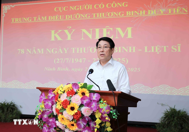 El presidente Luong Cuong habla en el evento (Foto: VNA) chu-tich-nuoc-luong-cuong-tham-tang-qua-cho-cac-thuong-binh-tai-trung-tam-dieu-duong-thuong-binh-duy-tien-8166014-1.jpg