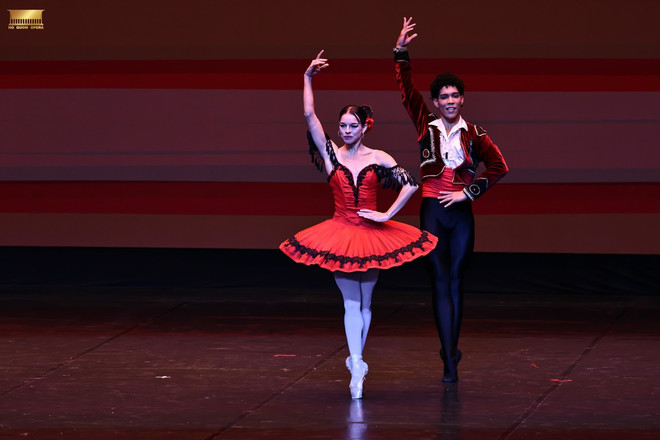 La primera bailarina y directora del Ballet Nacional de Cuba, Viengsay Valdés, en una actuación en Vietnam en diciembre de 2024. (Foto: Cortesía de la Ópera Ho Guom) unnamed.png