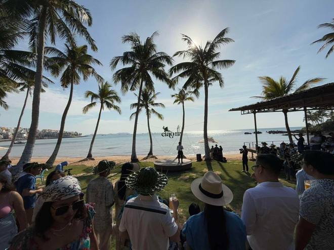 Ceremonia de apertura de Ciao Beach en Hon Thom. (Fuente: SunGroup) anh-viber-2025-01-10-16-19-58-275.jpg