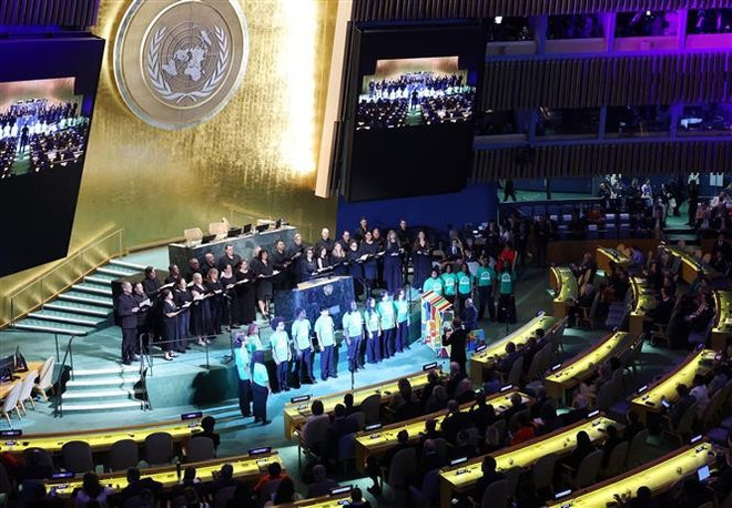 Acto conmemorativo por el 80.º aniversario de la fundación de las Naciones Unidas. (Foto: VNA) vna-potal-chu-tich-nuoc-du-phien-hop-cap-cao-ky-niem-80-nam-thanh-lap-lien-hop-quoc-8290077.jpg