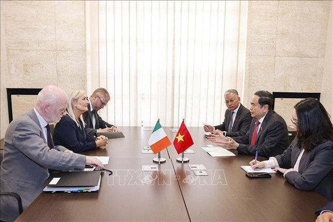 El presidente de la Asamblea Nacional vietnamita, Tran Thanh Man, se reúne con la presidenta de la Cámara Baja del Parlamento irlandés, Verona Murphy. (Foto: VNA) chu-tich-ha-vien-ireland2.jpg