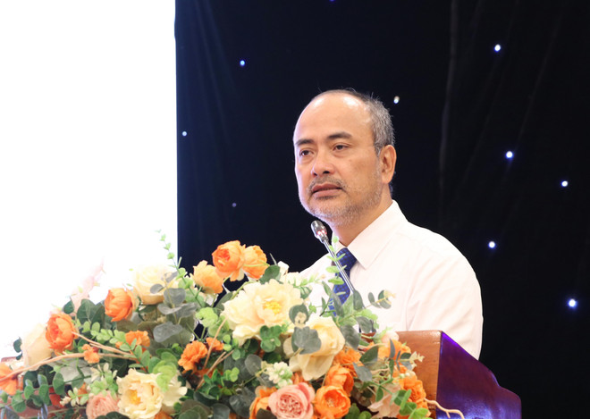 Nguyen Trung Kien, jefe del Comité Estatal para Vietnamitas en el Exterior (Ministerio de Relaciones Exteriores) interviene en el foro (Foto: VNA) vna-potal-dien-dan-nghien-cuu-va-phat-trien-viet-nam-2025-8180130.jpg
