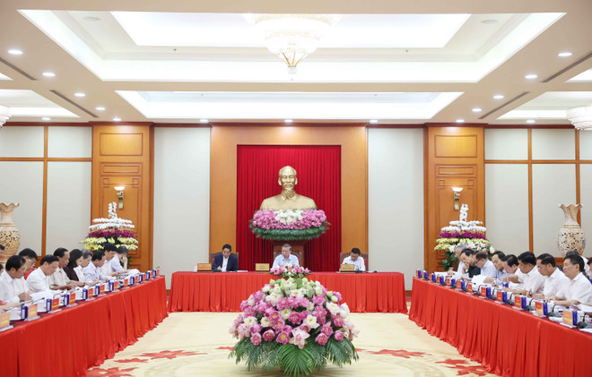 Panorama del evento (Foto: VNA) vna-potal-tong-bi-thu-to-lam-chu-tri-buoi-lam-viec-ve-du-thao-cac-van-kien-dai-hoi-xiv-cua-dang-115746399-8180185.jpg