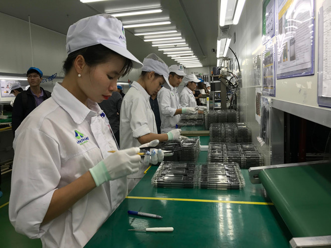 Las empresas invierten en alta tecnología, aumentando el valor de las ventas al exterior. (Foto: Vietnam+) anphat22.jpg