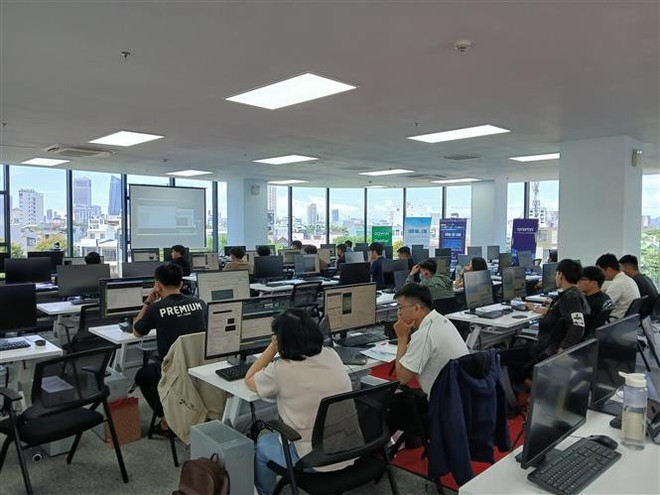 Proyectos de startups e innovación reciben apoyo en un espacio de trabajo en el Parque de Software n.º 2 de Da Nang. (Foto: VNA) vna-potal-da-dang-day-manh-xuc-tien-dau-tu-ho-tro-khoi-nghiep-doi-moi-sang-tao-8138831.jpg