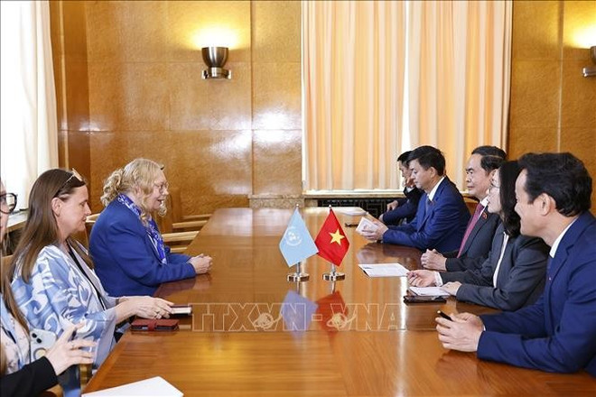 Durante el encuentro entre Tran Thanh Man, presidente de la Asamblea Nacional de Vietnam, y Tatiana Valovaya, directora general de la Oficina de la ONU en Ginebra. (Foto: VNA) tgd-van-phong-lhq2.jpg