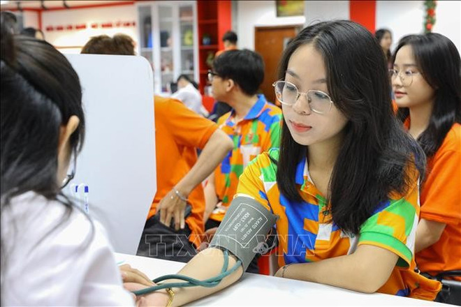 Prueba de detección antes de donar sangre. (Foto: VNA) l-hanh-trinh-do-lan-thu-8-nam-2025-stand.jpg