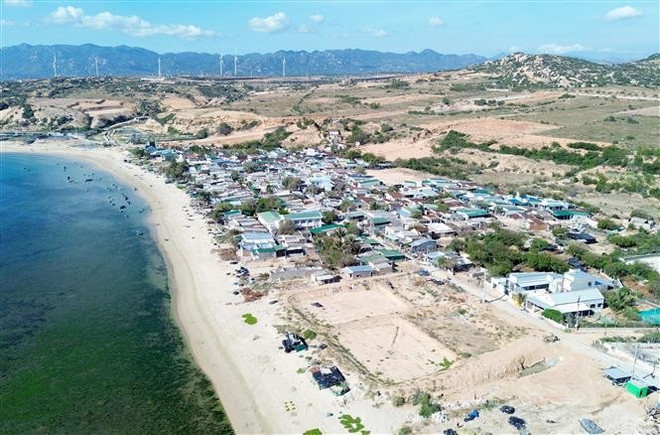 El proyecto de la central nuclear Ninh Thuan 1 se construirá en la aldea de Vinh Truong, comuna de Phuoc Dinh, distrito de Thuan Nam. (Foto: VNA) vna-potal-trien-khai-cac-du-an-thanh-phan-nha-may-dien-hat-nhan-ninh-thuan-8049141.jpg