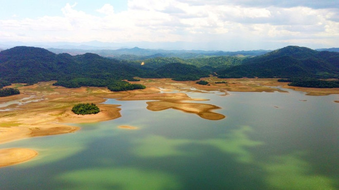 Lago Ke Go, un destino turístico ecológico de la provincia central de Ha Tinh. (Foto: VNA) ttxvnxanh.jpg