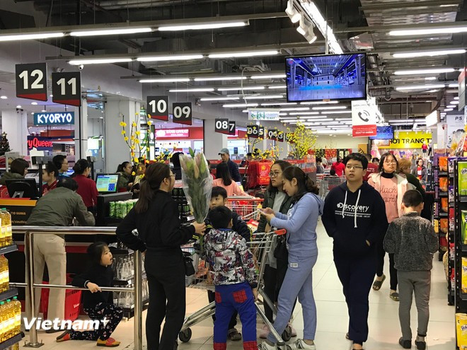 En los dos primeros meses de 2025, las ventas minoristas totales de bienes y los ingresos por servicios al consumidor aumentaron un 9,4% respecto al mismo período del año pasado. (Foto: Vietnam+) tet1.jpg