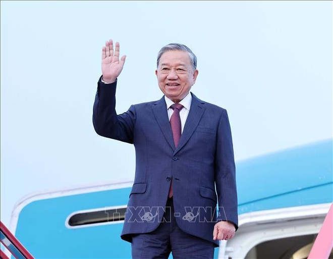 El secretario general To Lam llega a Pyongyang para iniciar su visita de Estado a Corea del Norte y asistir a la ceremonia conmemorativa del 80.º aniversario de la fundación del Partido del Trabajo de Corea. (Foto: VNA) tbt-1.jpg