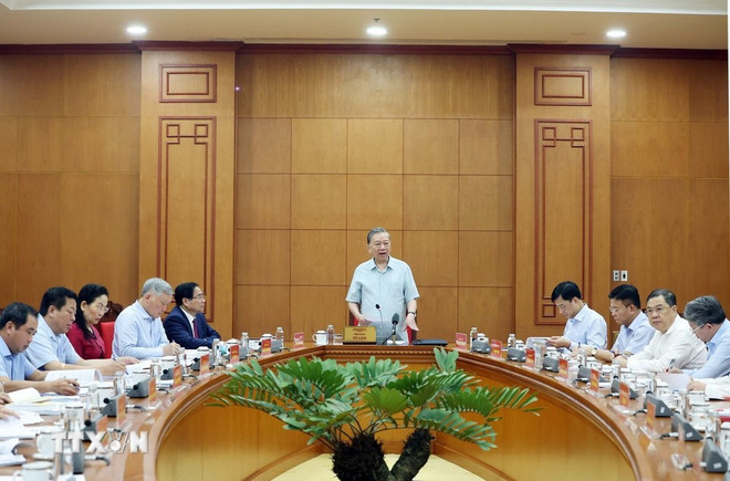 El secretario general To Lam interviene en la reunión (Foto: VNA) tong-bi-thu-to-lam-luat-dat-dai-2.jpg