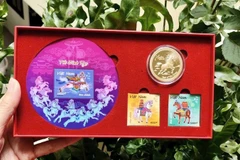 El conjunto de selló y moneda conmemorativa para celebrar el Año Nuevo del Caballo. (Fuente: nhandan.vn)