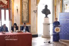 En el evento, los líderes de ambas ciudades reafirmaron su determinación de fortalecer y profundizar aún más las relaciones de cooperación entre las dos localidades. (Foto: VNA)