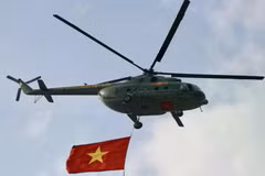 Escuadrones aéreos participan en ceremonia del 50.º aniversario de Reunificación Nacional