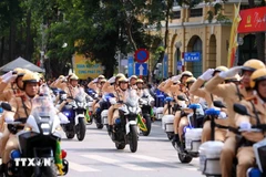 La fuerza de policía de tránsito encabeza el desfile del festival (Fuente: VNA) 