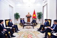 En la reunión entre el viceministro permanente de Relaciones Exteriores de Vietnam, Nguyen Minh Vu, y la delegación del Partido Nuevo Azerbaiyán. (Fuente: VNA)