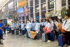 Foto ilustrativa: Trabajadores vietnamitas completan trámites para viajar a trabajar al exterior (Foto: VNA)