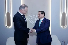 El primer ministro de Vietnam, Pham Minh Chinh, se reunió con el presidente polaco Andrzej Duda en ocasión de su participación en la 15 Reunión Anual de los Nuevos Campeones del Foro Económico Mundial (FEM) en Dalian, China. (Fuente: VNA)