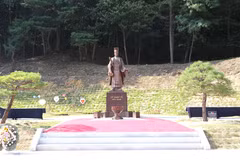 Estatua del rey Ly Thai To en Bonghwa. (Foto: VNA)