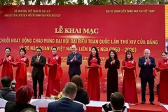 En la inauguración de la exposición (Fuente: VNA)