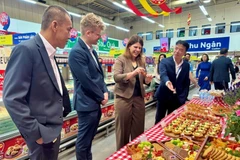 Los delegadó disfrutan del sabor británico. (Fuente: VNA) 