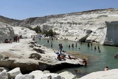 La playa de Sarakiniko, en la isla de Milos, Grecia. (Fuente: Greeka)