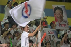 Seguidores del Partido de Acción Popular (PAP) se congregan para esperar los resultados de las elecciones generales en Singapur. (Fuente: Xinhua/VNA) 